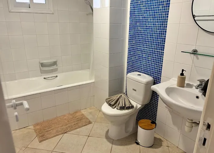 Large In An Idyllic Complex, Ocean View شقة