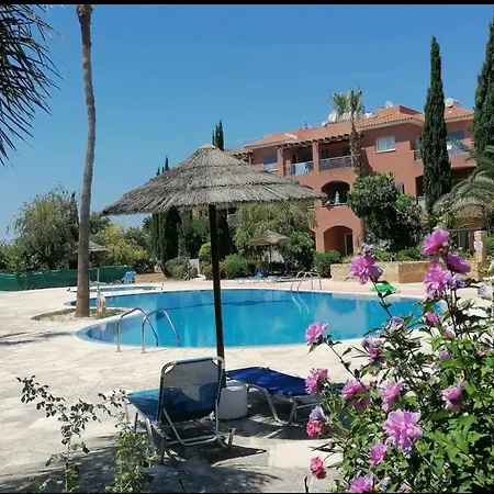 Large In An Idyllic Complex, Ocean View * Mandria (Paphos)