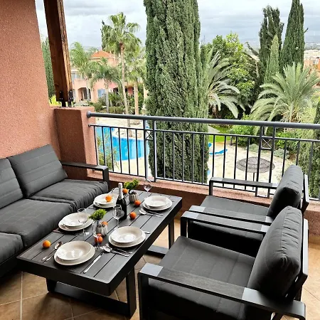 Large In An Idyllic Complex, Ocean View Apartmán *