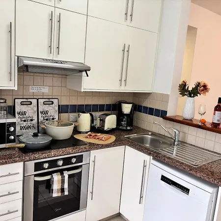 Large In An Idyllic Complex, Ocean View Apartment *