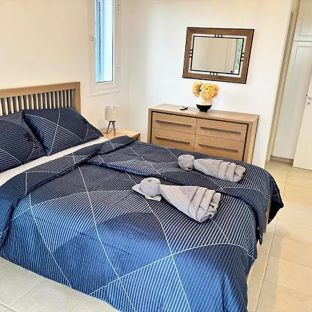 Large In An Idyllic Complex, Ocean View Apartment Mandria (Paphos)