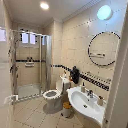 Large In An Idyllic Complex, Ocean View 公寓 曼德里尔
