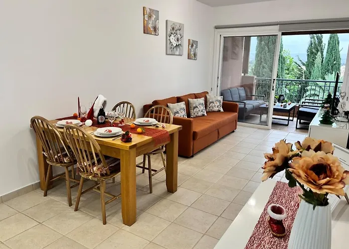 Large In An Idyllic Complex, Ocean View מנדריה