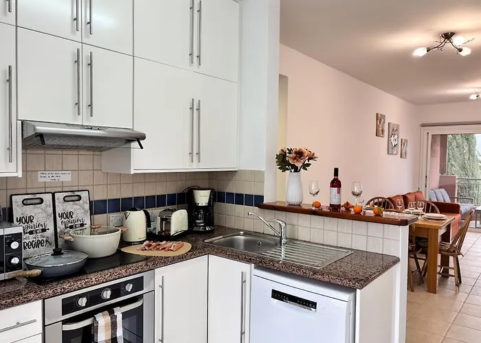 Large In An Idyllic Complex, Ocean View דירה